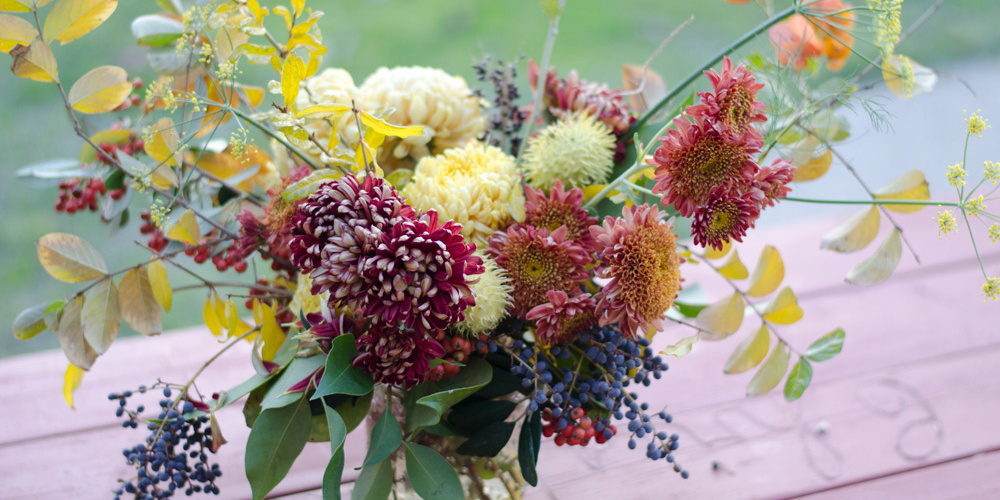 wild and free and organic flower centerpiece sacramento florist